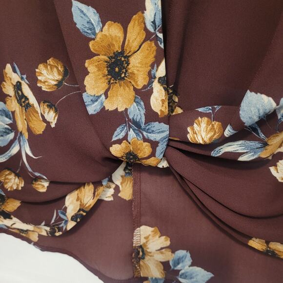 West K Floral Blouse Size M Brown Short Sleeve Semi-sheer Lightweight Top Fall - Picture 3 of 8